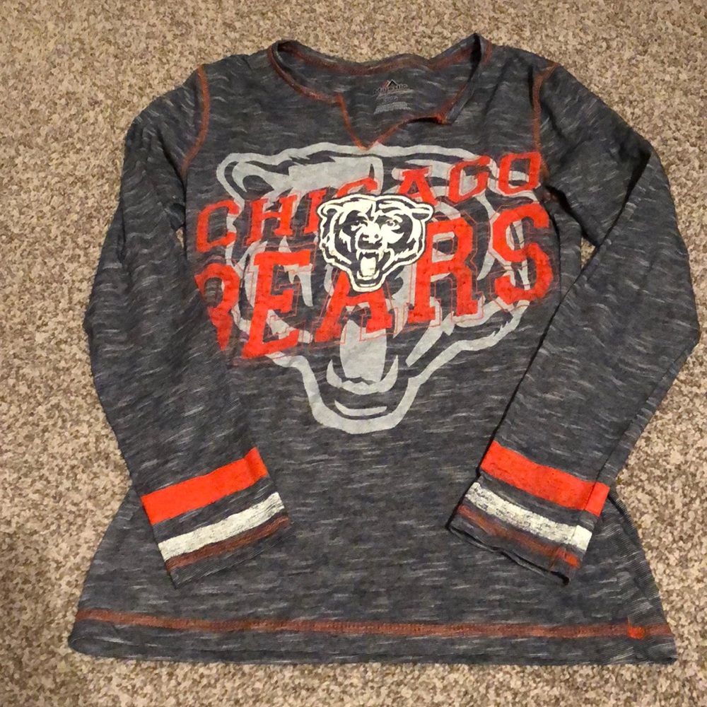 Very flattering tshirt! Worn only few times.